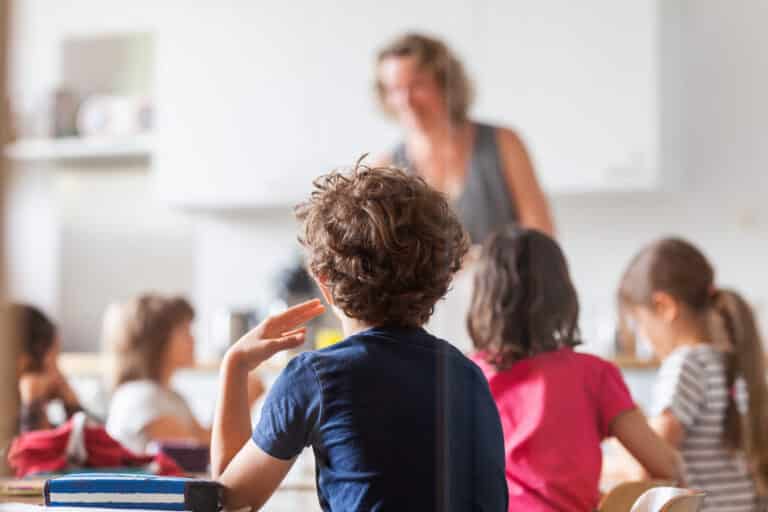 Lehrerin unterrichtet